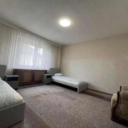 Monteur- & Familienapartment 5 Personen Apartmán *